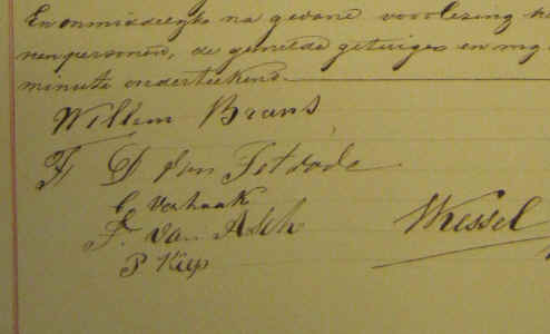 Handtekeningen onder de koopakte van de smederij.jpg (175439 bytes)