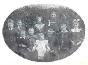 Gezin Versteegh-van Ewijk 1914.jpg (505541 bytes)